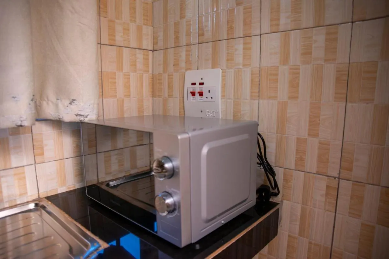 Yobo'S Complex Guest House Kampala Uganda